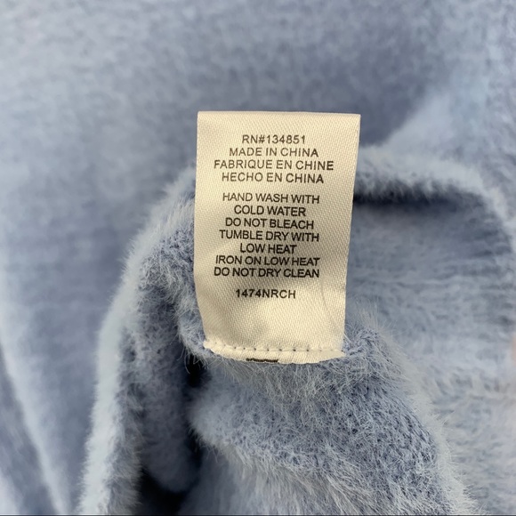 WAYF Fuzzy Blue Puff Long Sleeve Cropped Crew Neck Sweater Size Medium - Picture 5 of 8